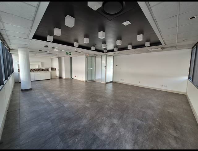 5,204M² OFFICE TO LET IN WOODMEAD